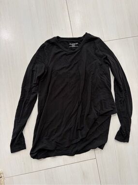 A Pea in the Pod Maternity Black Long-Sleeve Crew Neck Shirt XS